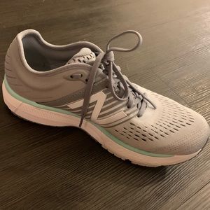 NEW New Balance 860v10 Running Shoes 👟